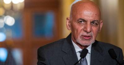 Экс-президент Афганистана бежал из страны, пока его ждали на совещании