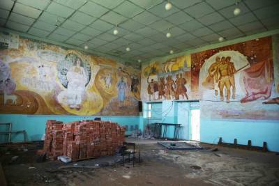 В Бурятии спасут уникальную советскую фреску в доме культуры