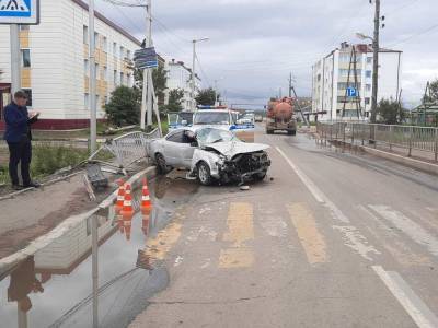 Сахалинец разбил свой автомобиль о дорожное ограждение
