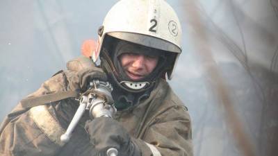 Человек погиб при пожаре на складе стройматериалов в Новосибирске