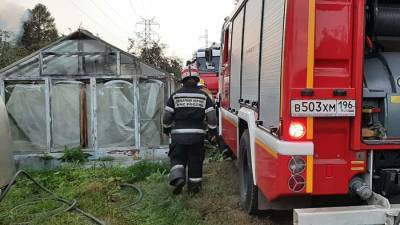 Под Екатеринбургом потушили пожар в садовом товариществе