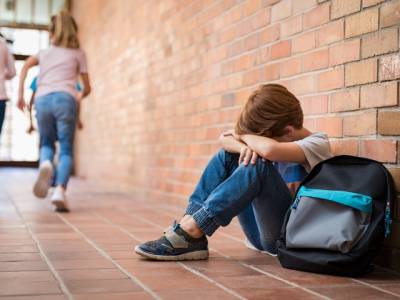 Психолог рассказала, как понять, что ребенок стал жертвой травли в школе