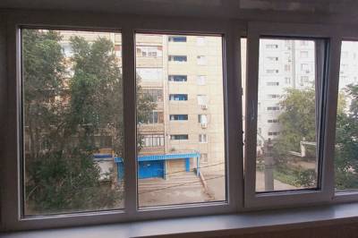 В Хабаровске мужчина разбился при падении из окна жилого дома