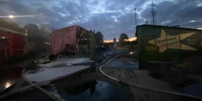 При возгорании на складе стройматериалов в Новосибирске погиб один человек