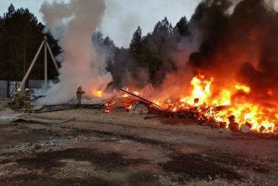 Крупный пожар произошел на мусороперерабатывающем заводе в Асбесте