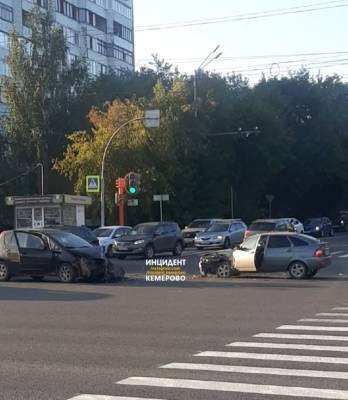 В Кемерове на перекрёстке Ленина — Пионерский произошло серьёзное ДТП