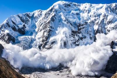 СМИ сообщили, что украинские альпинисты попали под лавину в горах Кавказа