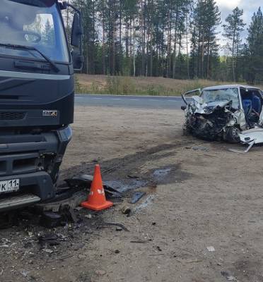 В Княжпогостском районе легковушка врезалась в грузовой Volvo