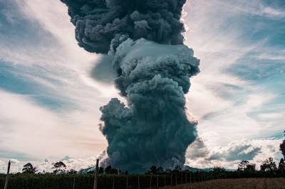 Сейсмологи предупредили об угрозе извержения вулкана на Камчатке