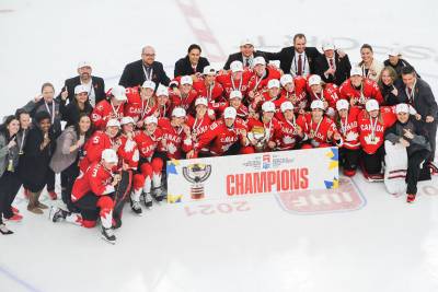 Канада обыграла США в финале женского ЧМ по хоккею
