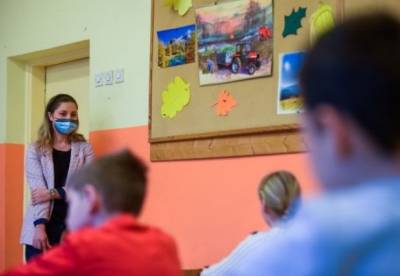 Школы Киева будут требовать от родителей учеников COVID-сертификат или ПЦР-тест при входе