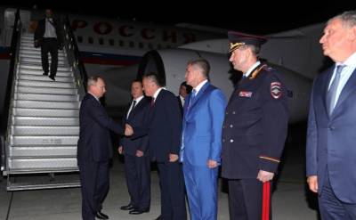 Владимир Путин прилетел во Владивосток на ВЭФ