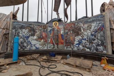 Мозаичное панно появилось на монументе Александру Невскому в Самолве