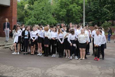 На линейках в школах ДНР прозвучал гимн России
