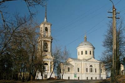 В Тверской области мужчина упал с церкви