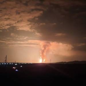 В районе взрывов на складах в Казахстане объявили режим ЧС
