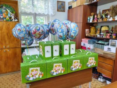 В Уральском "Свеза" подготовила детям подарки к новому учебному году