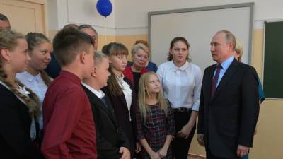 Много мусора: Путин предостерег школьников от слепой веры интернету