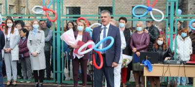 Любарский поздравил школьников Петрозаводска с Первым сентября