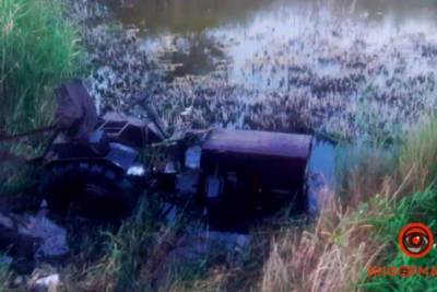 Погиб на месте: в Днепропетровской области мужчину насмерть раздавил трактор