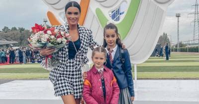 Ксения Бородина проводила детей в школу в костюме за 326 000 рублей