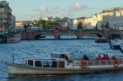 С середины ноября по рекам и каналам Петербурга перестанут ходить пассажирские суда