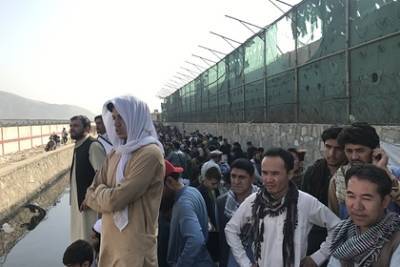 Британия просила афганцев явиться в аэропорт Кабула за несколько часов до взрыва