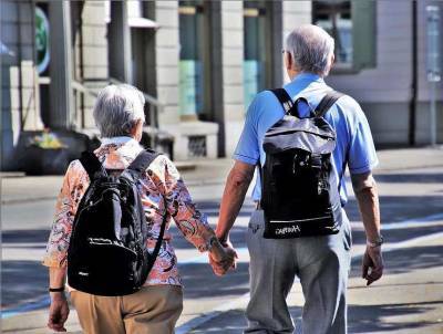 Учёные: Жировые отложения в брюшной полости у пожилых людей приводят к снижению скорости походки