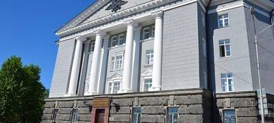 В Петрозаводске поймали юных вандалов, громивших здание МВД