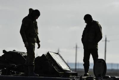 Более 1 тыс. российских военных провели учения в Крыму