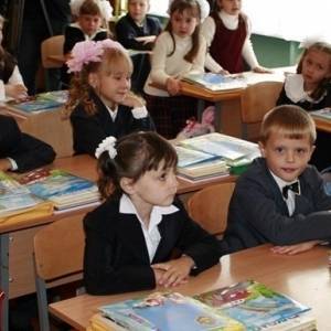 В этом году в украинские школы пошли 400 тыс. первоклассников