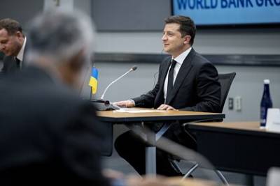 Зеленский предложил Всемирному банку в США построить дороги на Украине
