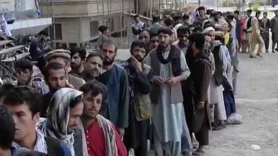 В Кабуле выстроились огромные очереди в банки