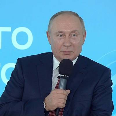 Путин: новым поколениям нельзя забывать историю