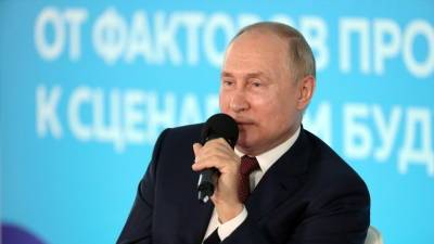 Путин одобрил идею дополнительного курса истории в школах