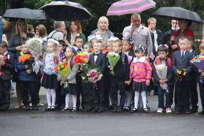 Во всех школах Смоленска проходят торжественные линейки