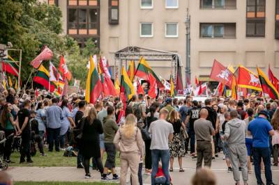 Вильнюс: митинг в поддержку семьи пытаются запретить, или Чем акция движения за традиционные ценности помешает библиотеке?