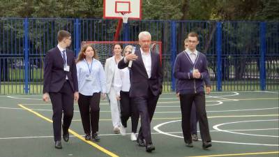 Собянин: К 1 сентября в 400 школах и детсадах благоустроено пространство для отдыха и спорта