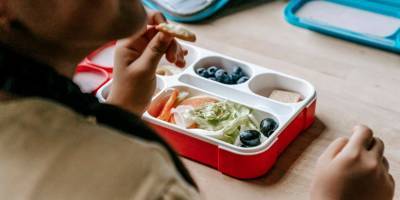 6 вкусных и полезных обедов, которые можно собрать детям в школу