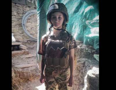 Украинцев восхитила история о храброй 20-летней девушке - боевом медике