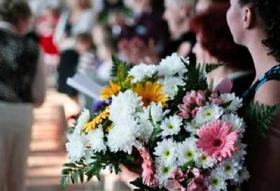 В Киеве к 1 сентября взлетели цены на цветы: продавцы жалуются на отсутствие клиентов