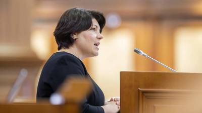 Премьер Молдавии извинилась за совет непривитым учителям «искать себе иное занятие»