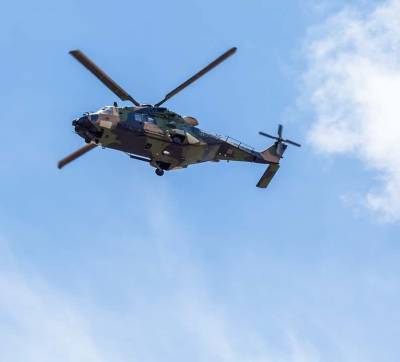 В Кандагаре талибы летали на вертолете, к которому привязали человека и мира