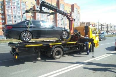 В Казани приставы на дороге арестовали BMW за долг в миллион рублей