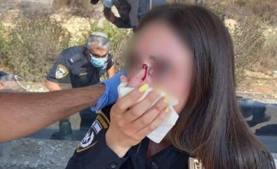 Иерусалим: хулиган разбил лицо полицейской за требование одеть маску в автобусе