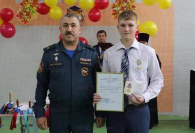 В Тверской области наградили школьника, спасшего жизнь ребенка