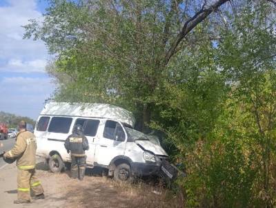 В Челябинской области маршрутка с пассажирами врезалась в дерево