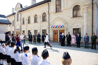 Митрополит Кирилл поблагодарил «ЮСИ» за создание православной гимназии в Ставрополе