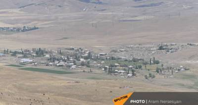 Пожар в приграничном селе Армении - снова горит трава. Видео