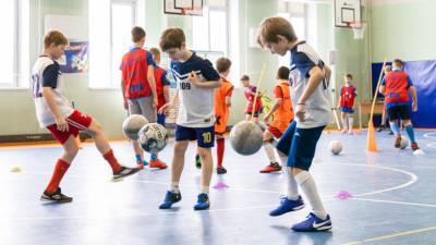 В 150 российских школах ввели уроки по футболу